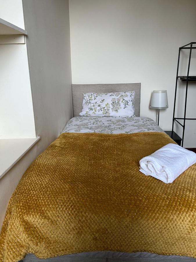 4 Bed Bungalow Near Airport Edinburg Exteriör bild