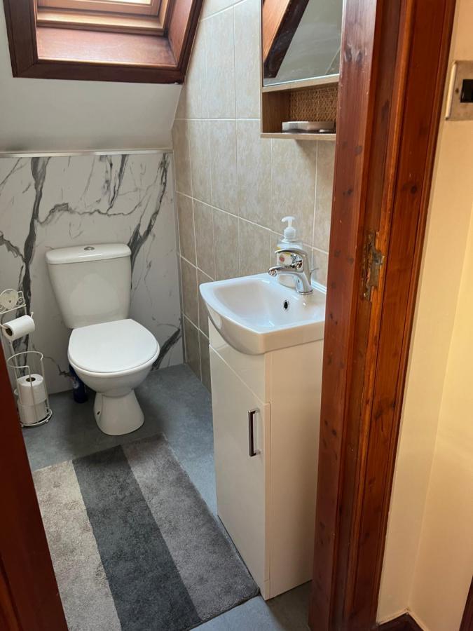 4 Bed Bungalow Near Airport Edinburg Exteriör bild