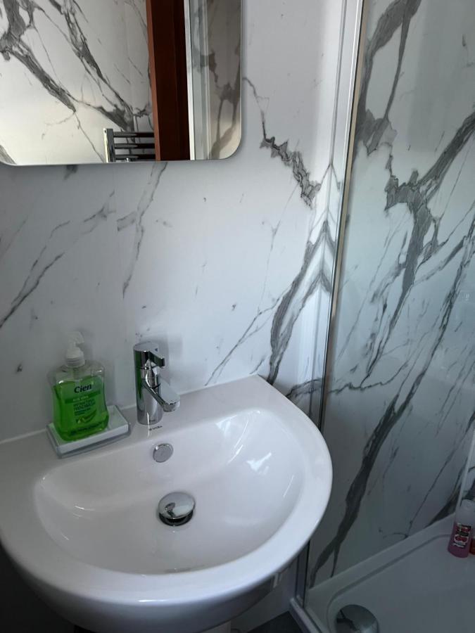 4 Bed Bungalow Near Airport Edinburg Exteriör bild