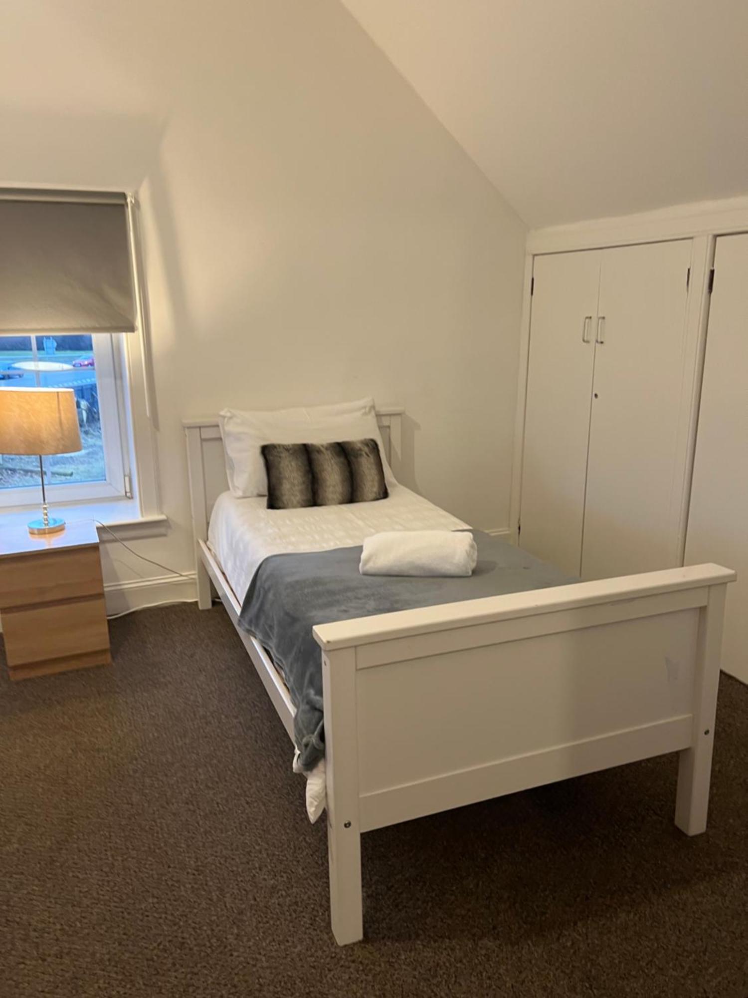 4 Bed Bungalow Near Airport Edinburg Exteriör bild