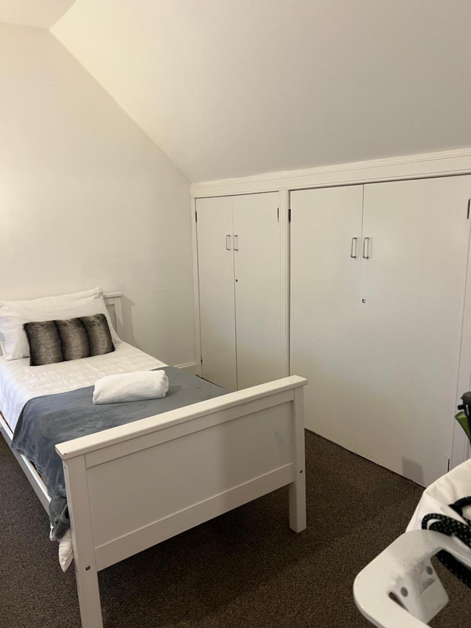 4 Bed Bungalow Near Airport Edinburg Exteriör bild