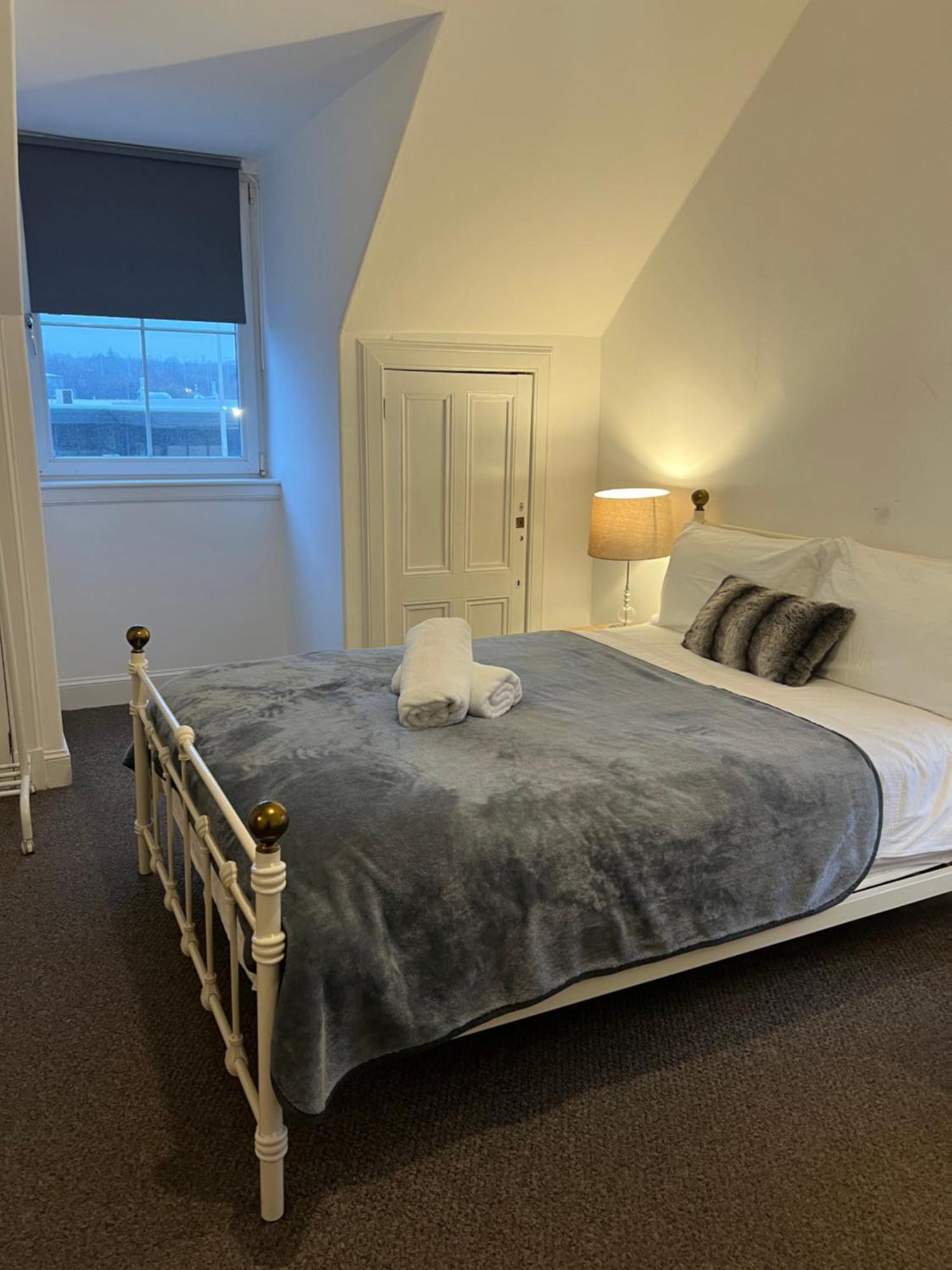 4 Bed Bungalow Near Airport Edinburg Exteriör bild